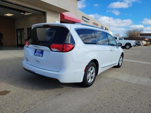 2017 Chrysler Pacifica Touring-L Plus