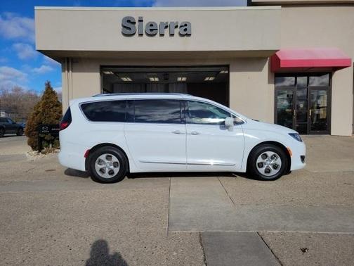 2017 Chrysler Pacifica Touring-L Plus