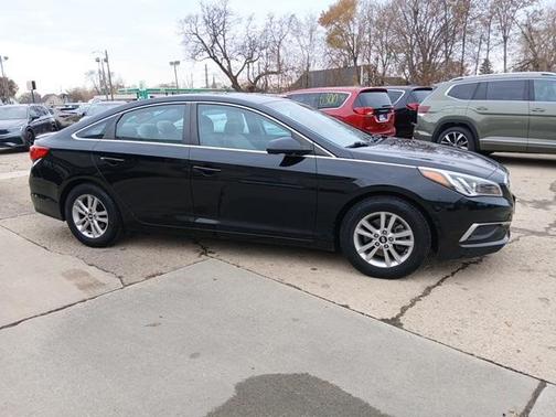 2017 Hyundai SONATA SE