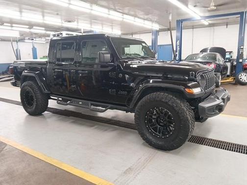2024 Jeep Gladiator Nighthawk