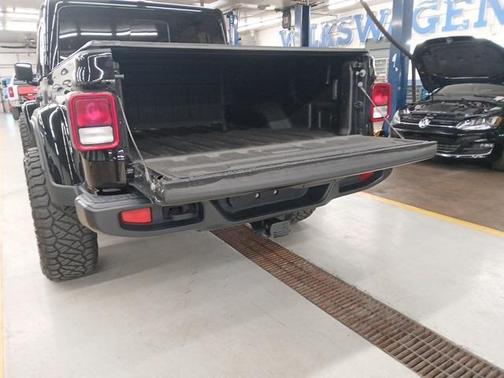 2024 Jeep Gladiator Nighthawk