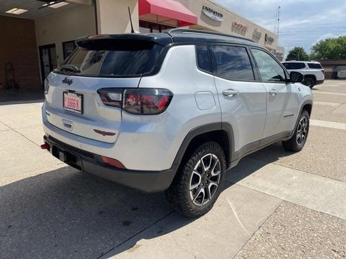 2024 Jeep Compass Trailhawk