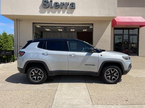2024 Jeep Compass Trailhawk