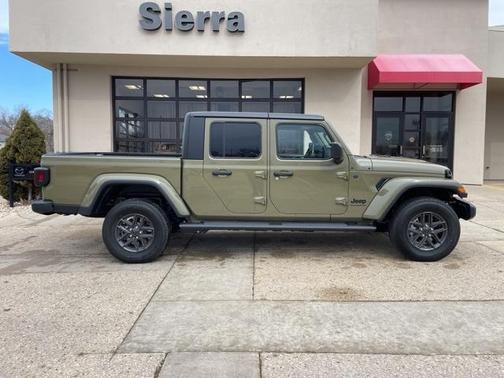 2025 Jeep Gladiator Sport