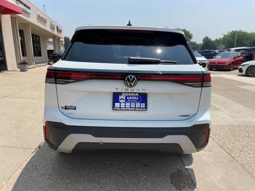 2025 Volkswagen Tiguan 2.0T SE