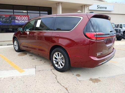 2023 Chrysler Pacifica Touring-L