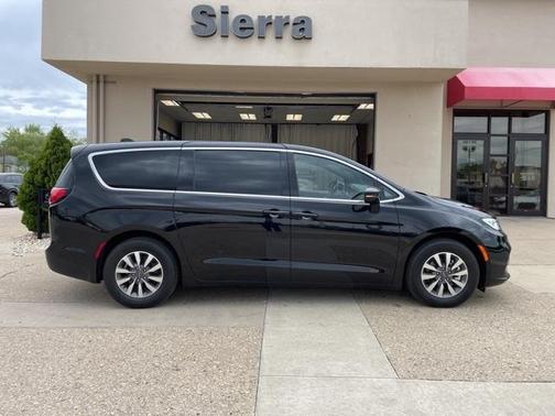 2025 Chrysler Pacifica Hybrid Select