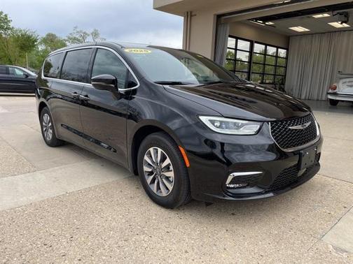 2025 Chrysler Pacifica Hybrid Select