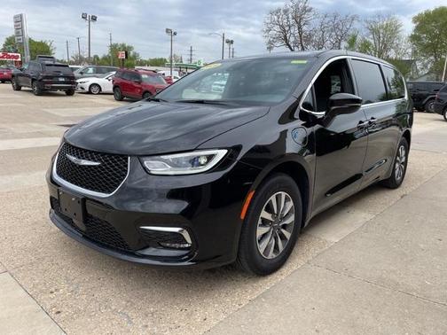 2025 Chrysler Pacifica Hybrid Select