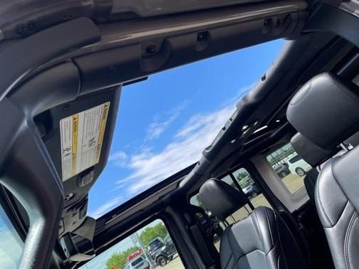 2022 Jeep Wrangler Unlimited Sahara Altitude