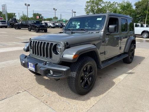 2022 Jeep Wrangler Unlimited Sahara Altitude