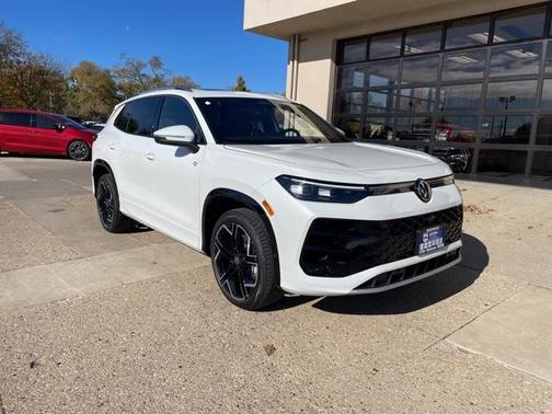 2026 Volkswagen Tiguan 2.0T SEL R-Line