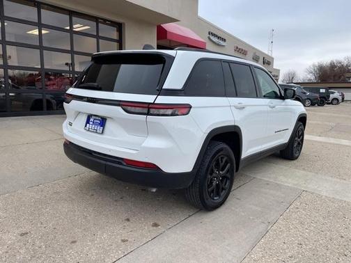 2024 Jeep Grand Cherokee Laredo
