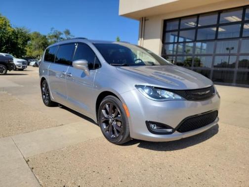 2020 Chrysler Pacifica Touring-L Plus