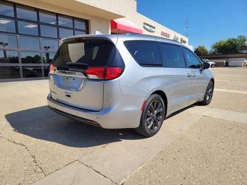 2020 Chrysler Pacifica Touring-L Plus