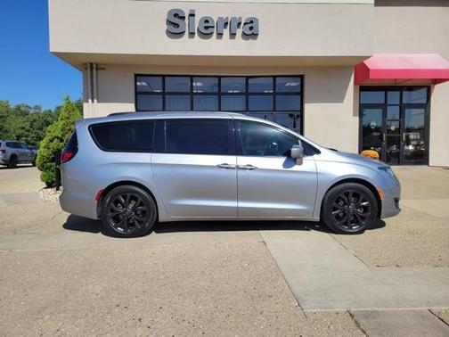 2020 Chrysler Pacifica Touring-L Plus