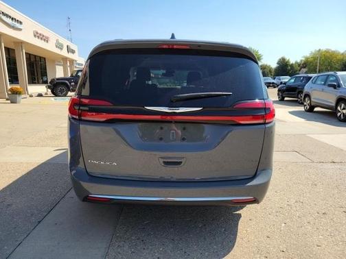 2022 Chrysler Pacifica Touring-L