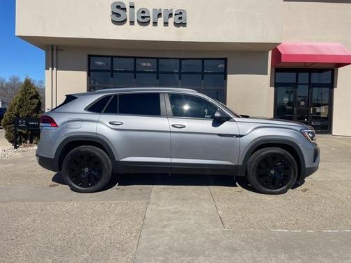2025 Volkswagen Atlas Cross Sport 2.0T SE w/Technology
