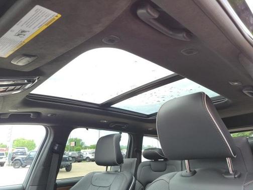 2023 Jeep Grand Cherokee Summit