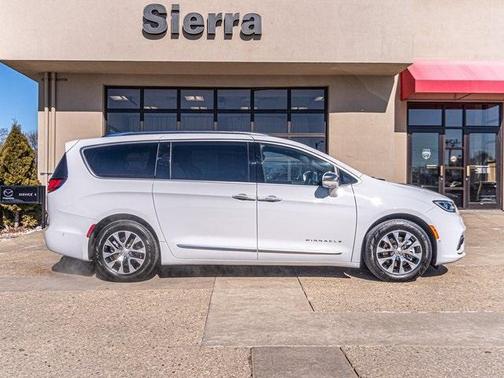 2024 Chrysler Pacifica Hybrid Pinnacle