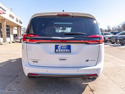 2024 Chrysler Pacifica Hybrid Pinnacle