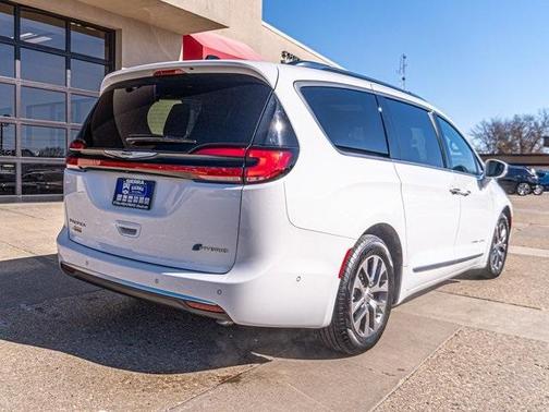2024 Chrysler Pacifica Hybrid Pinnacle