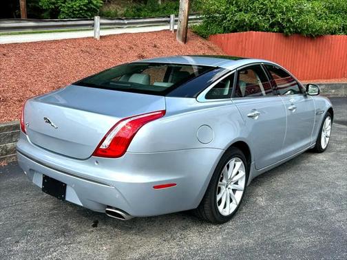 2011 Jaguar XJ Base