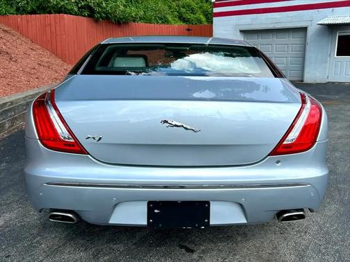 2011 Jaguar XJ Base