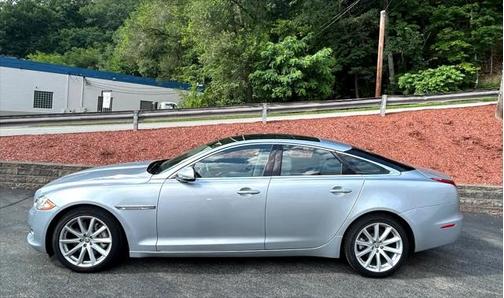 2011 Jaguar XJ Base