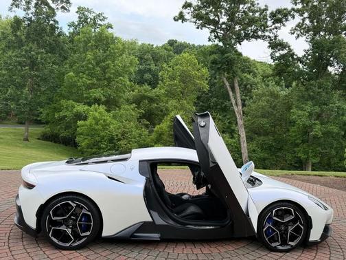 Bianco Audace 2022 Maserati MC20 Coupe