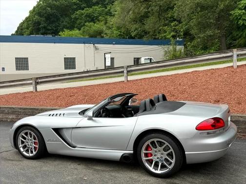 2004 Dodge Viper SRT10