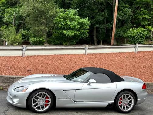 2004 Dodge Viper SRT10