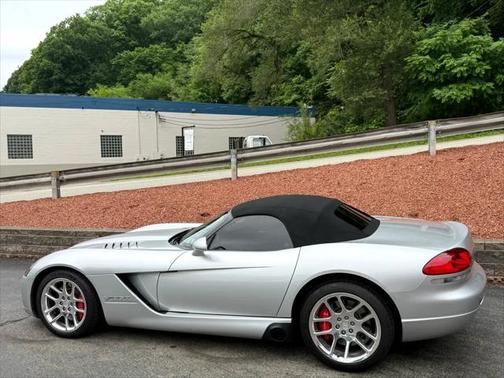 2004 Dodge Viper SRT10