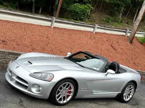 2004 Dodge Viper SRT10