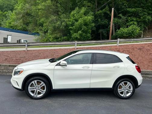White 2017 Mercedes-Benz GLA 250 4MATIC