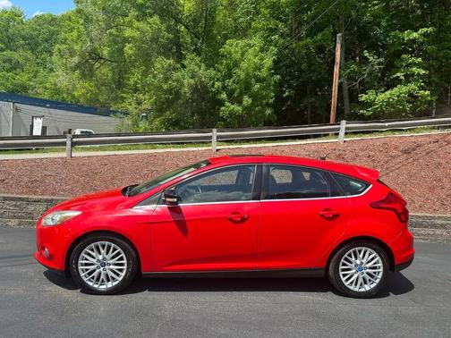 Red 2012 Ford Focus SEL