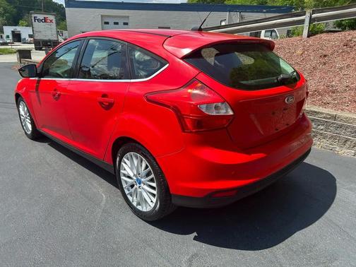 Red 2012 Ford Focus SEL