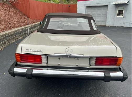 Champagne 1985 Mercedes-Benz 380SL 380SL