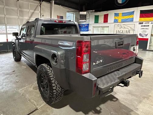 2009 Hummer H3T Base