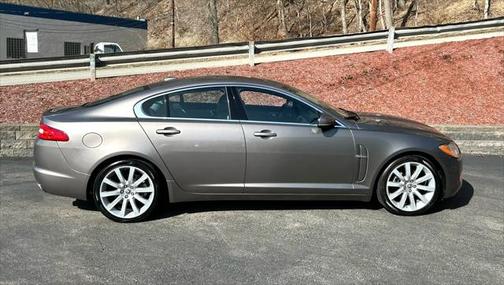 2010 Jaguar XF Luxury