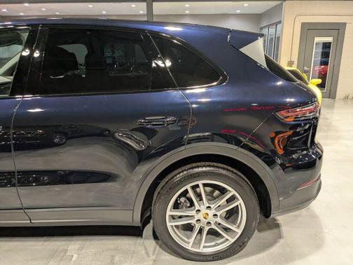 Moonlight Blue Metallic 2019 Porsche Cayenne Cayenne