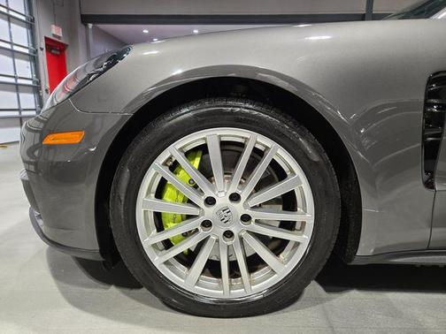 2018 Porsche Panamera 4