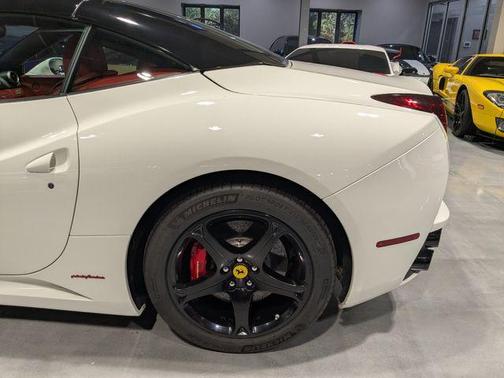 2010 Ferrari California Base