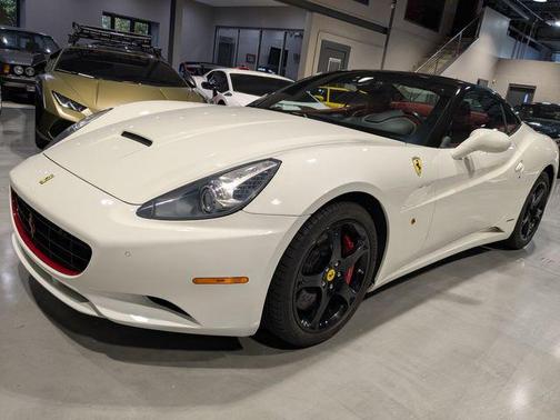 2010 Ferrari California Base