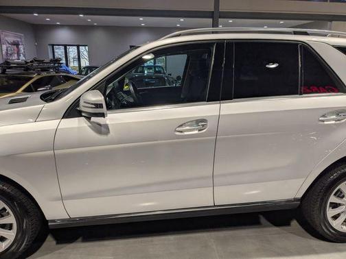 Diamond Silver Metallic 2016 Mercedes-Benz GLE-Class GLE 300d 4MATIC