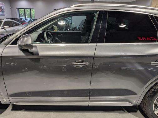 Daytona Gray Pearl Effect 2023 Audi Q5 45 S line Premium Plus