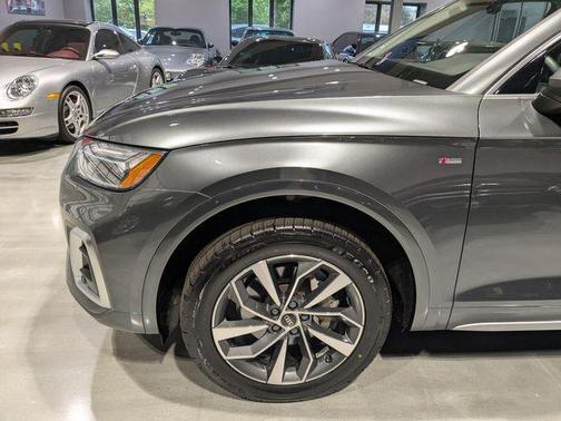 Daytona Gray Pearl Effect 2023 Audi Q5 45 S line Premium Plus