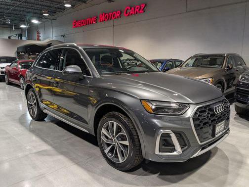 Daytona Gray Pearl Effect 2023 Audi Q5 45 S line Premium Plus