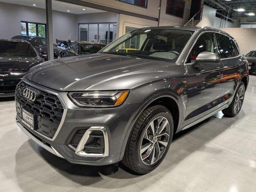 Daytona Gray Pearl Effect 2023 Audi Q5 45 S line Premium Plus