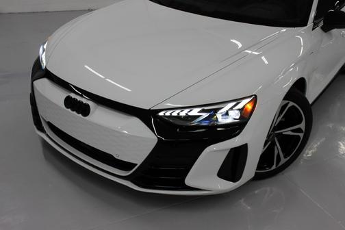 2023 Audi e-tron GT Premium Plus